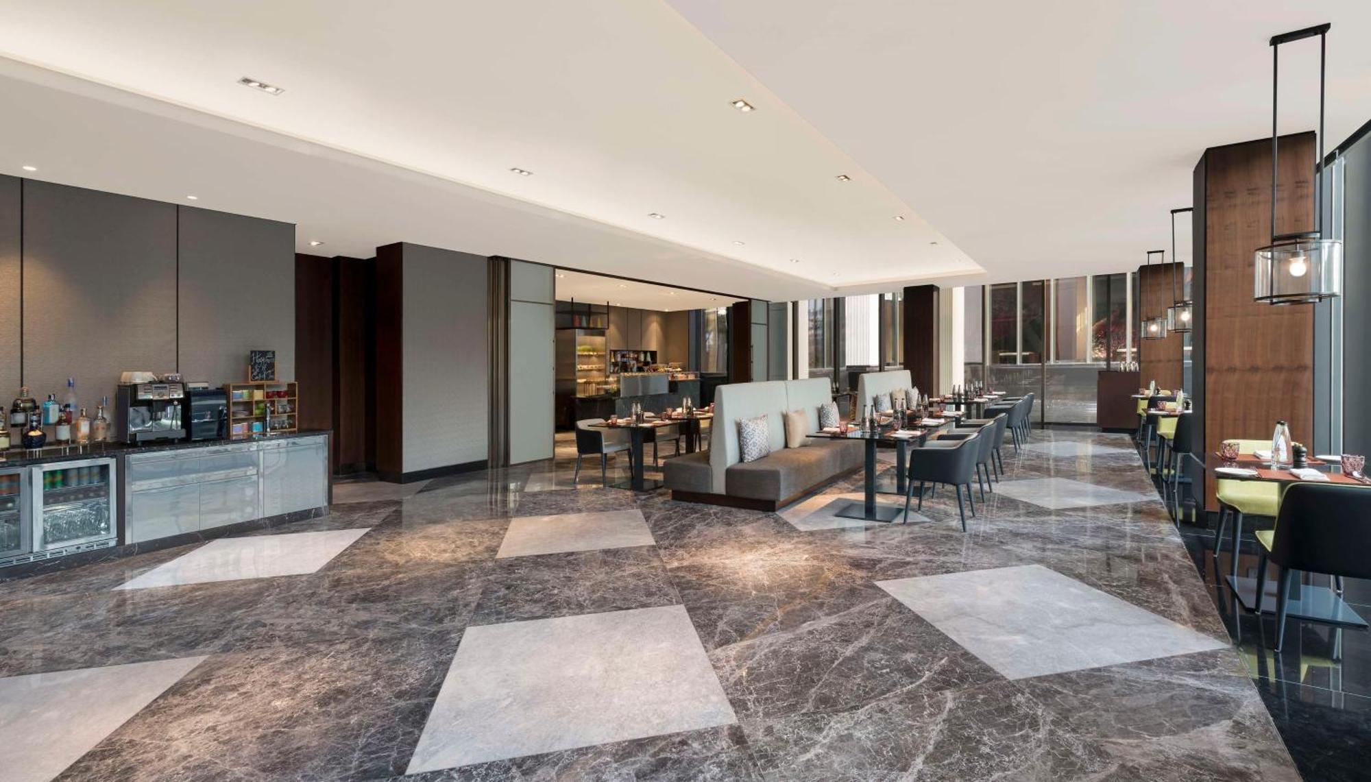 Отель Hilton Bengaluru Embassy Manyata Business Park Экстерьер фото