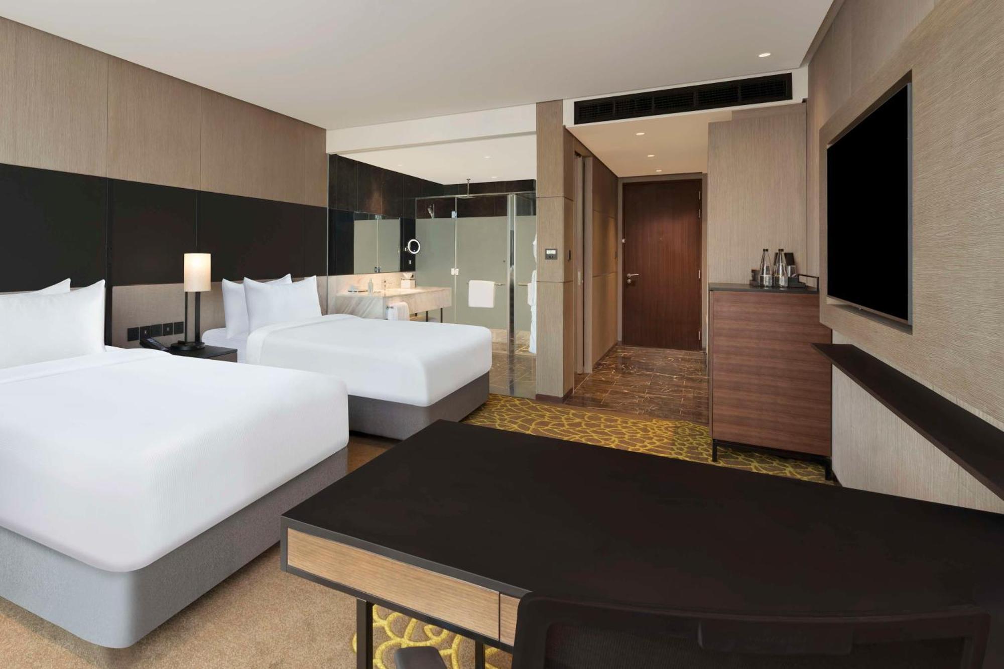 Отель Hilton Bengaluru Embassy Manyata Business Park Экстерьер фото
