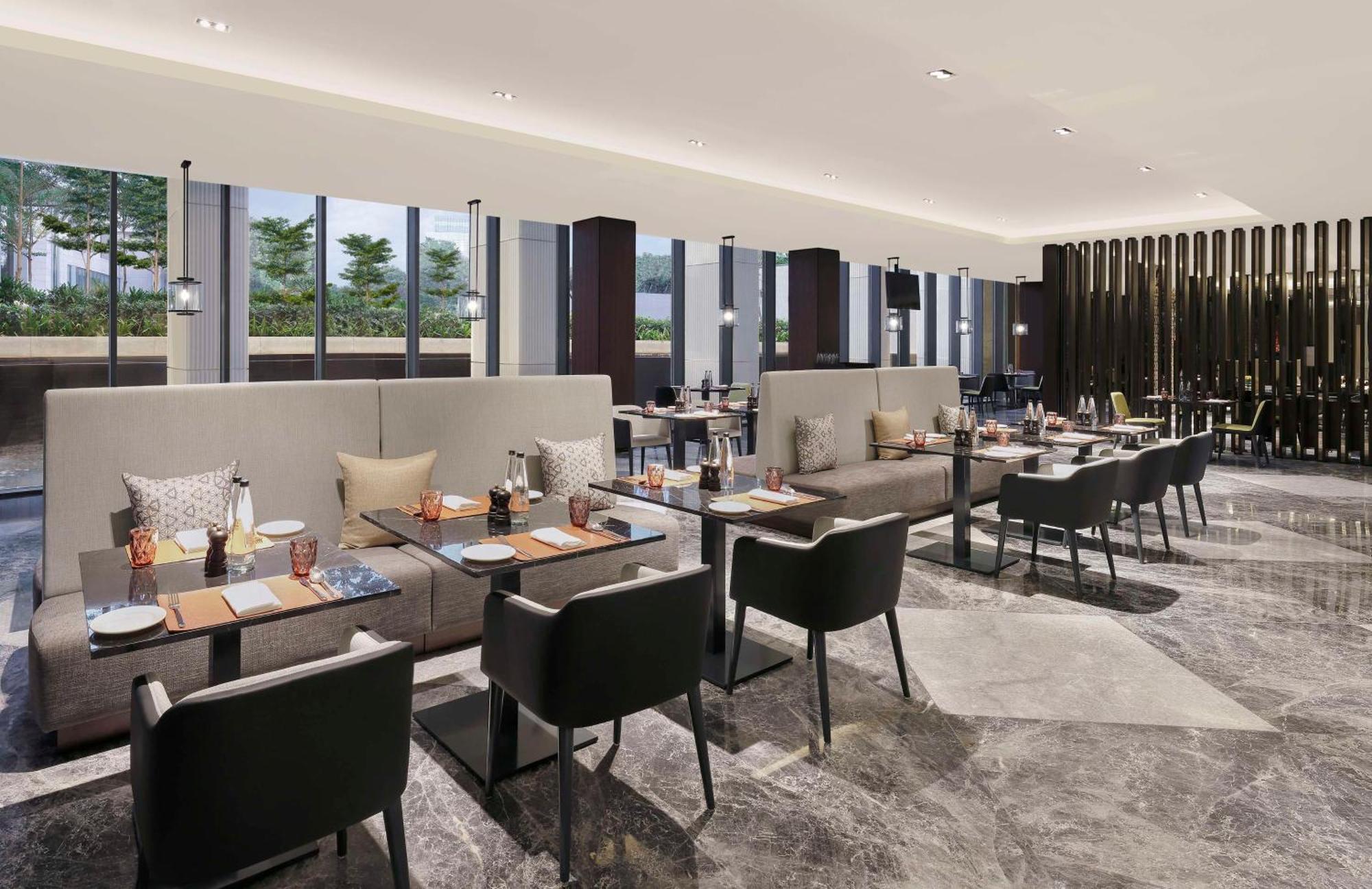 Отель Hilton Bengaluru Embassy Manyata Business Park Экстерьер фото