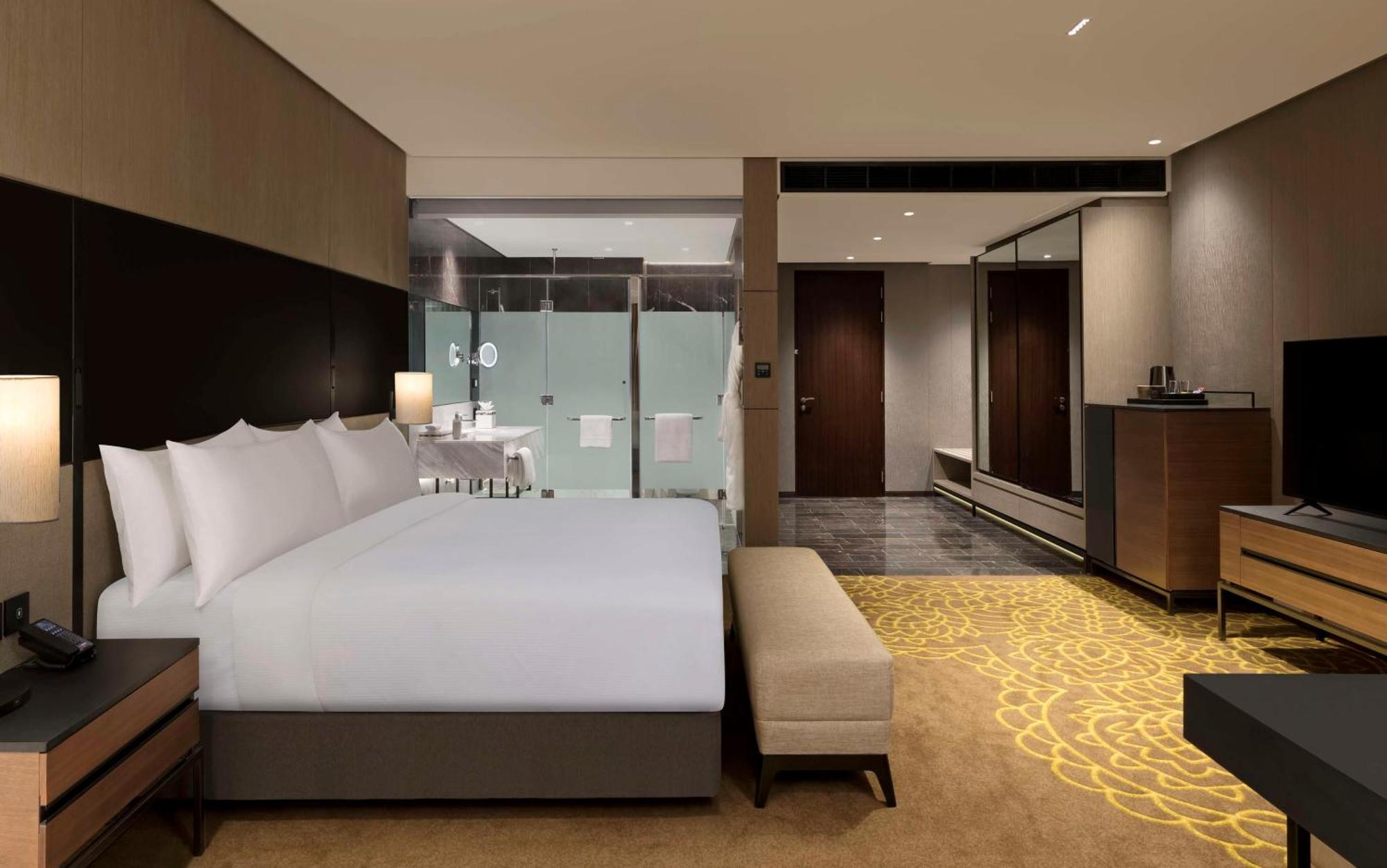 Отель Hilton Bengaluru Embassy Manyata Business Park Экстерьер фото