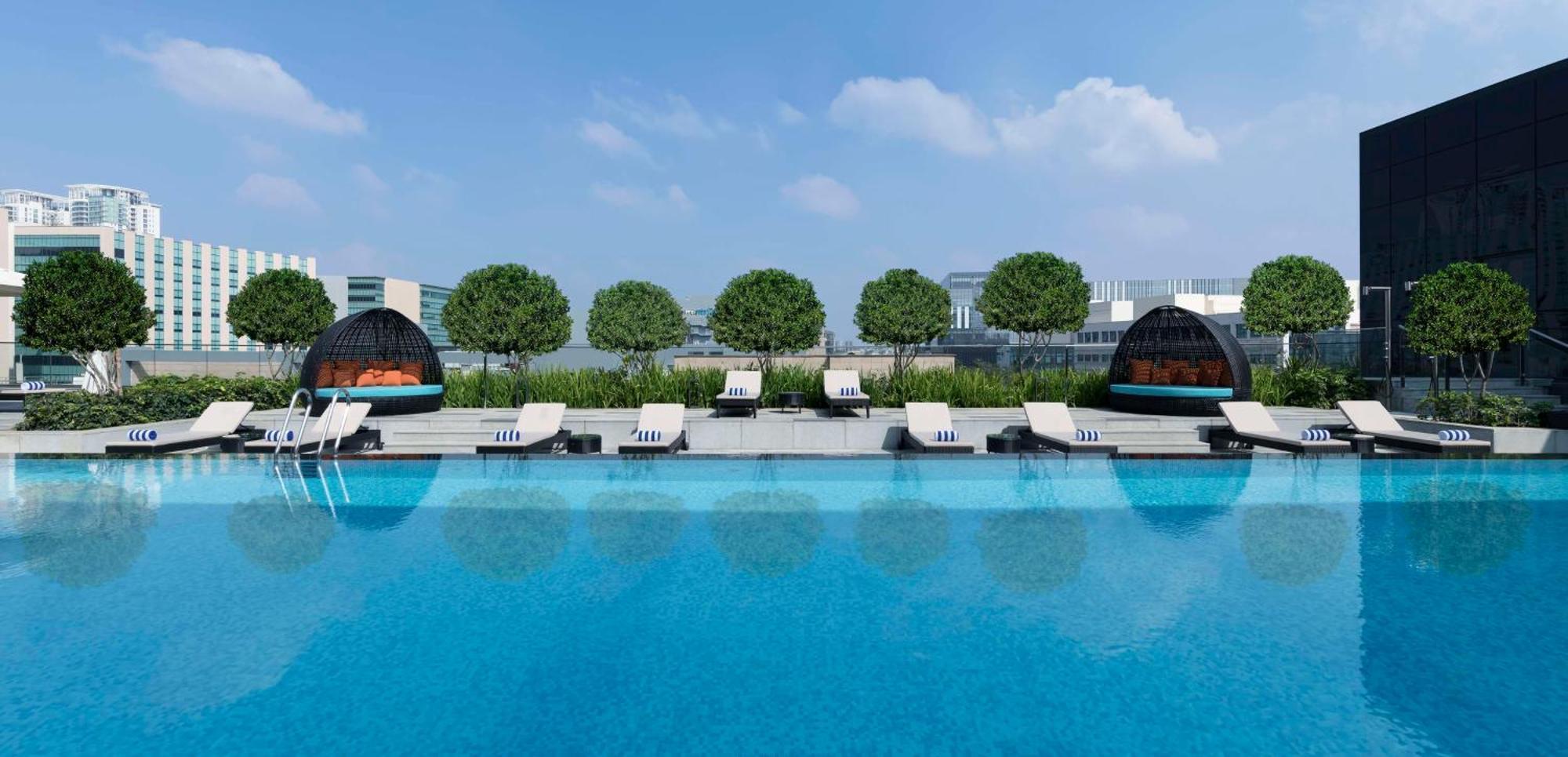 Отель Hilton Bengaluru Embassy Manyata Business Park Экстерьер фото