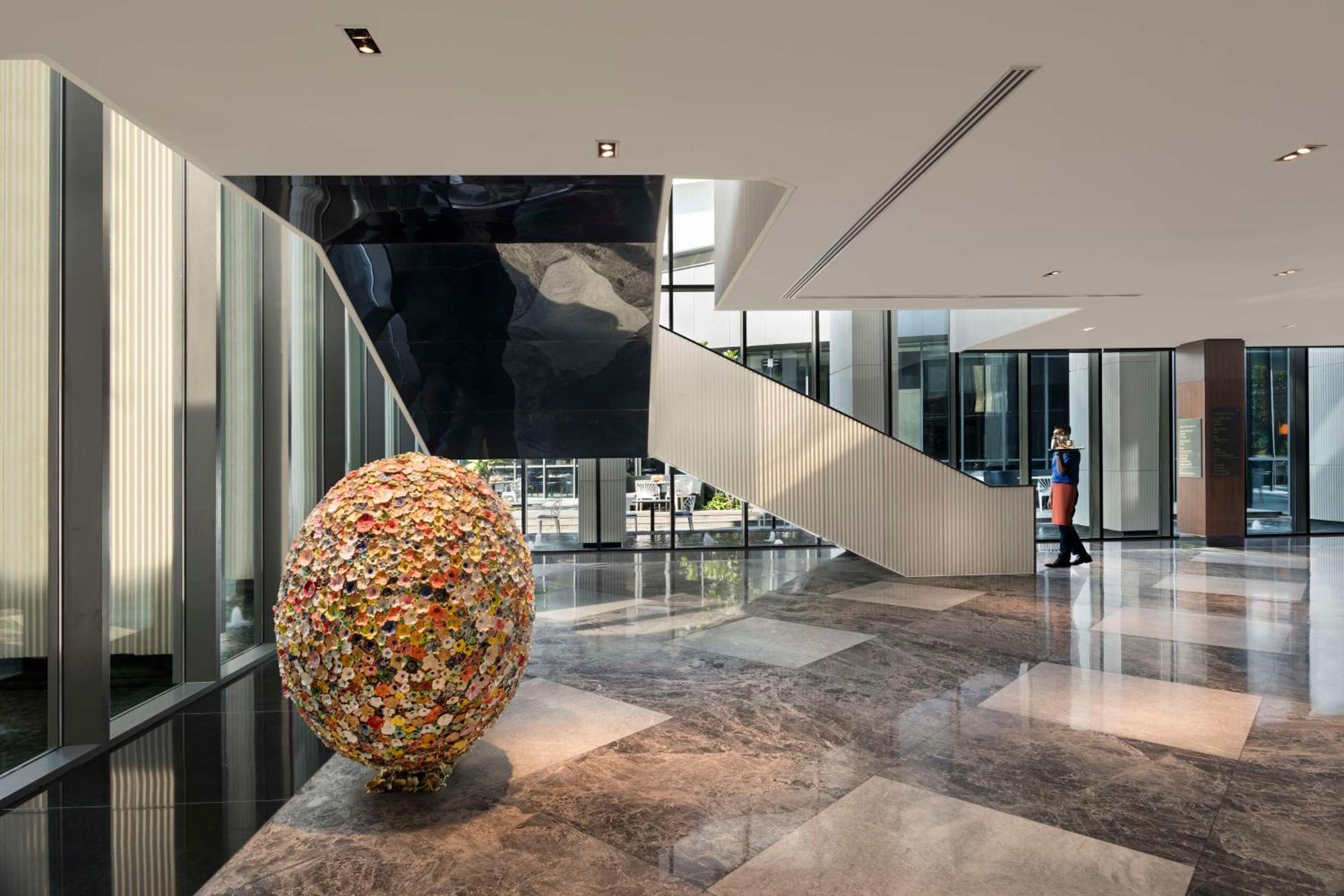Отель Hilton Bengaluru Embassy Manyata Business Park Экстерьер фото