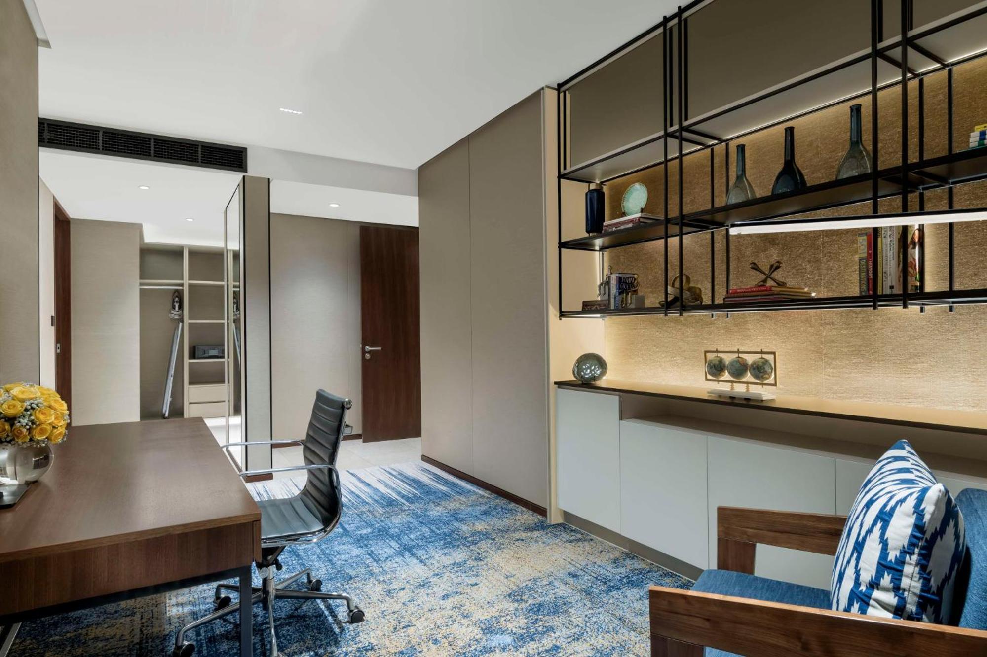 Отель Hilton Bengaluru Embassy Manyata Business Park Экстерьер фото