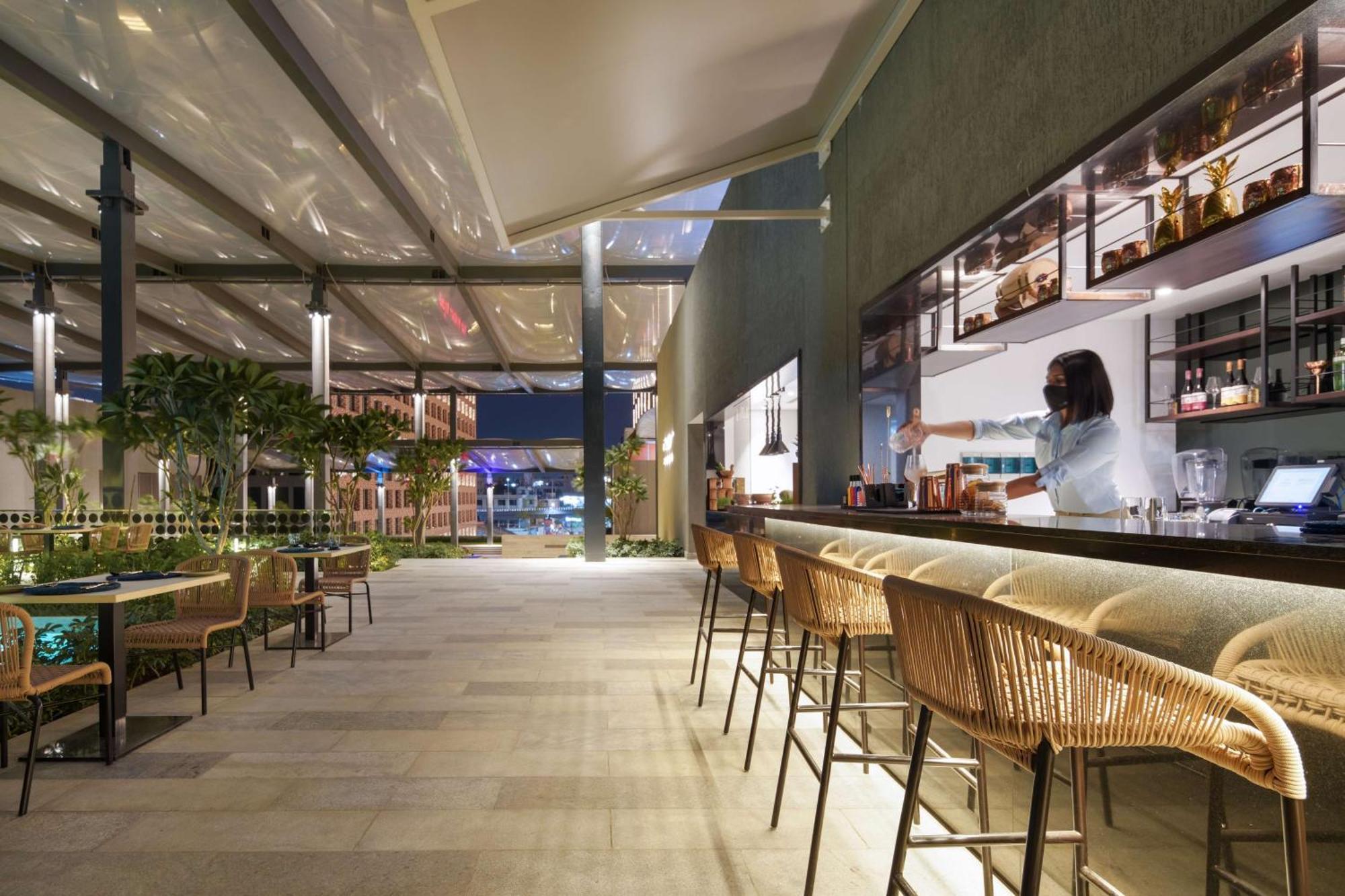 Отель Hilton Bengaluru Embassy Manyata Business Park Экстерьер фото