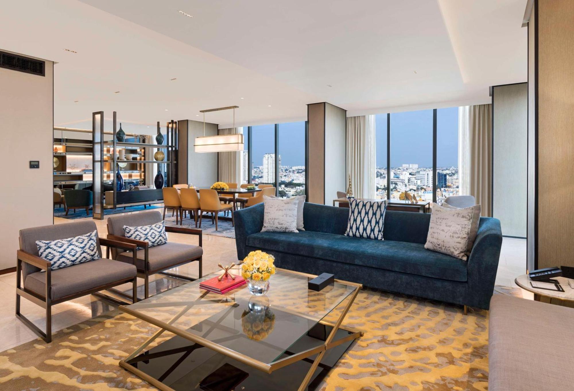 Отель Hilton Bengaluru Embassy Manyata Business Park Экстерьер фото