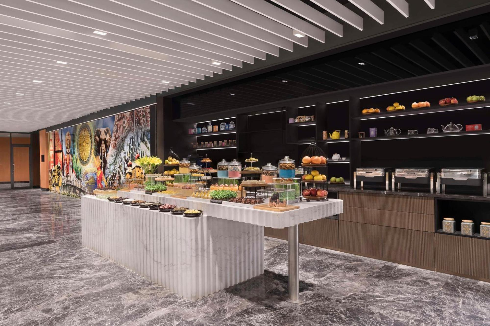 Отель Hilton Bengaluru Embassy Manyata Business Park Экстерьер фото