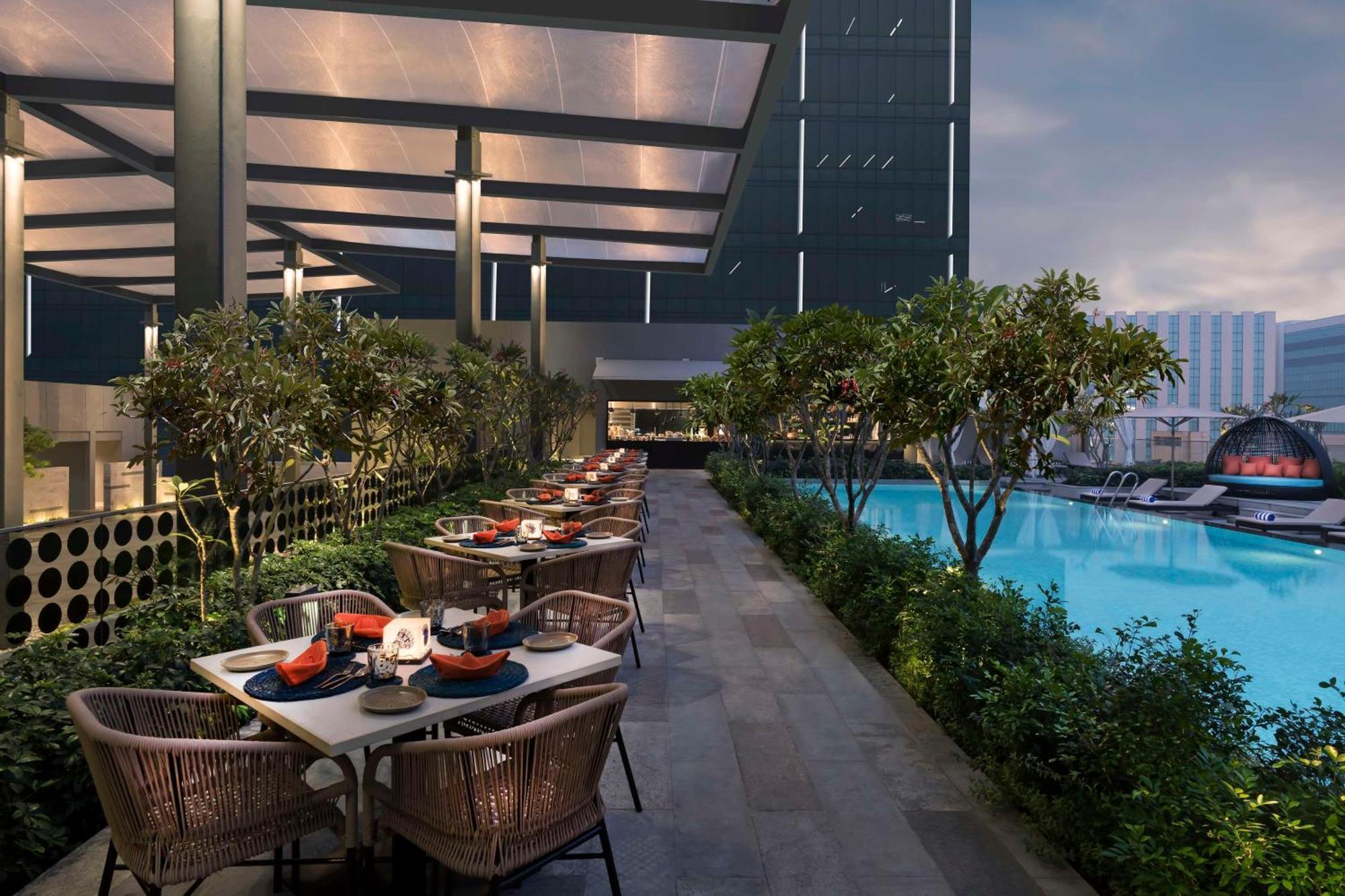Отель Hilton Bengaluru Embassy Manyata Business Park Экстерьер фото