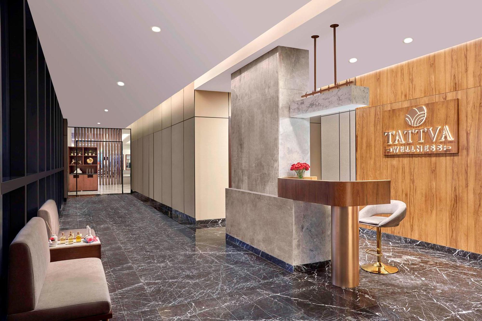 Отель Hilton Bengaluru Embassy Manyata Business Park Экстерьер фото