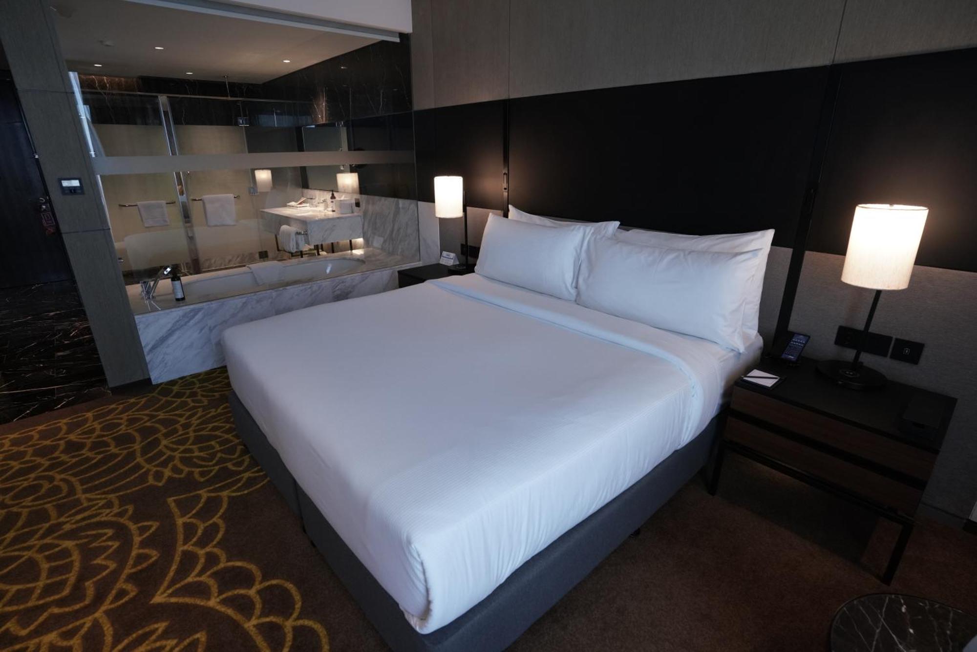 Отель Hilton Bengaluru Embassy Manyata Business Park Экстерьер фото